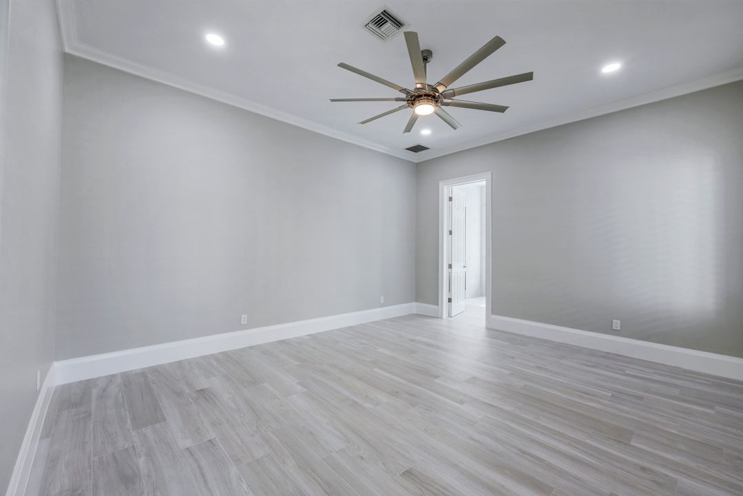 4040 1st Ave SW, Naples, FL 34119