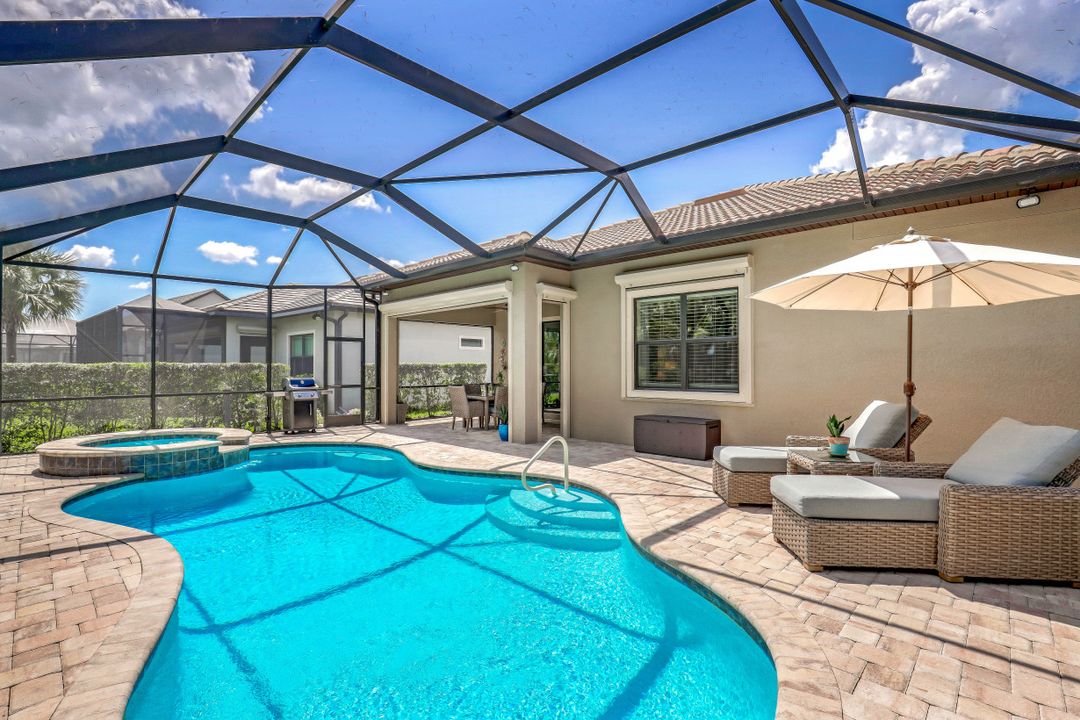 9374 Greyhawk Trl, Naples, FL 34120