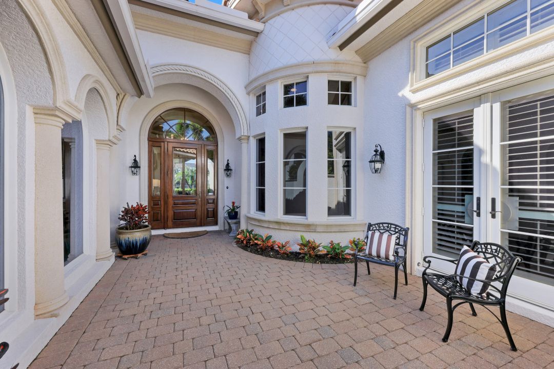 10590 Via Milano Dr, Miromar Lakes, FL 33913