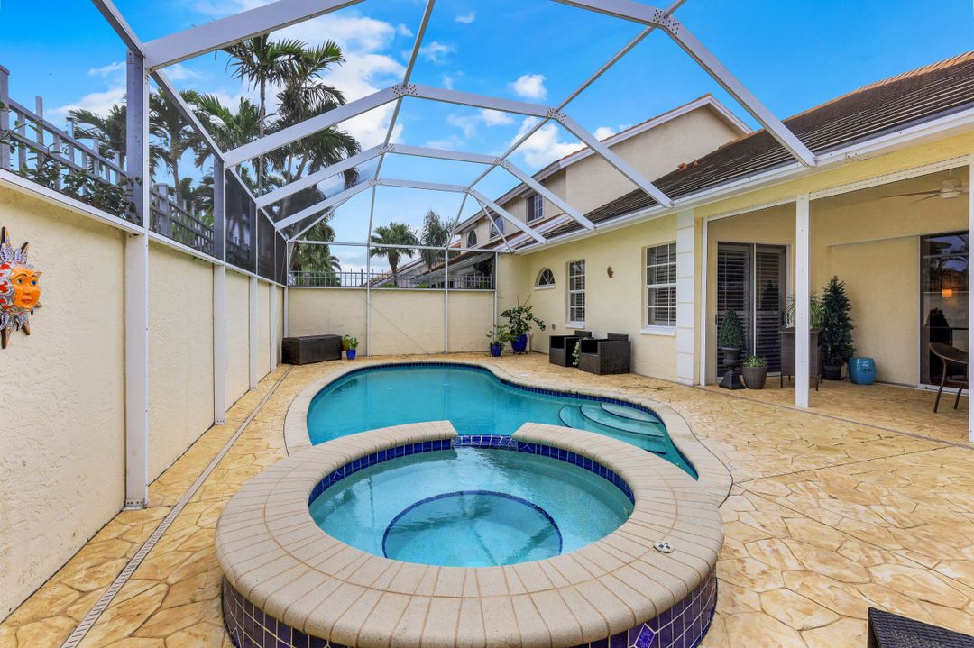 2208 Paget Cir, Naples, FL 34112