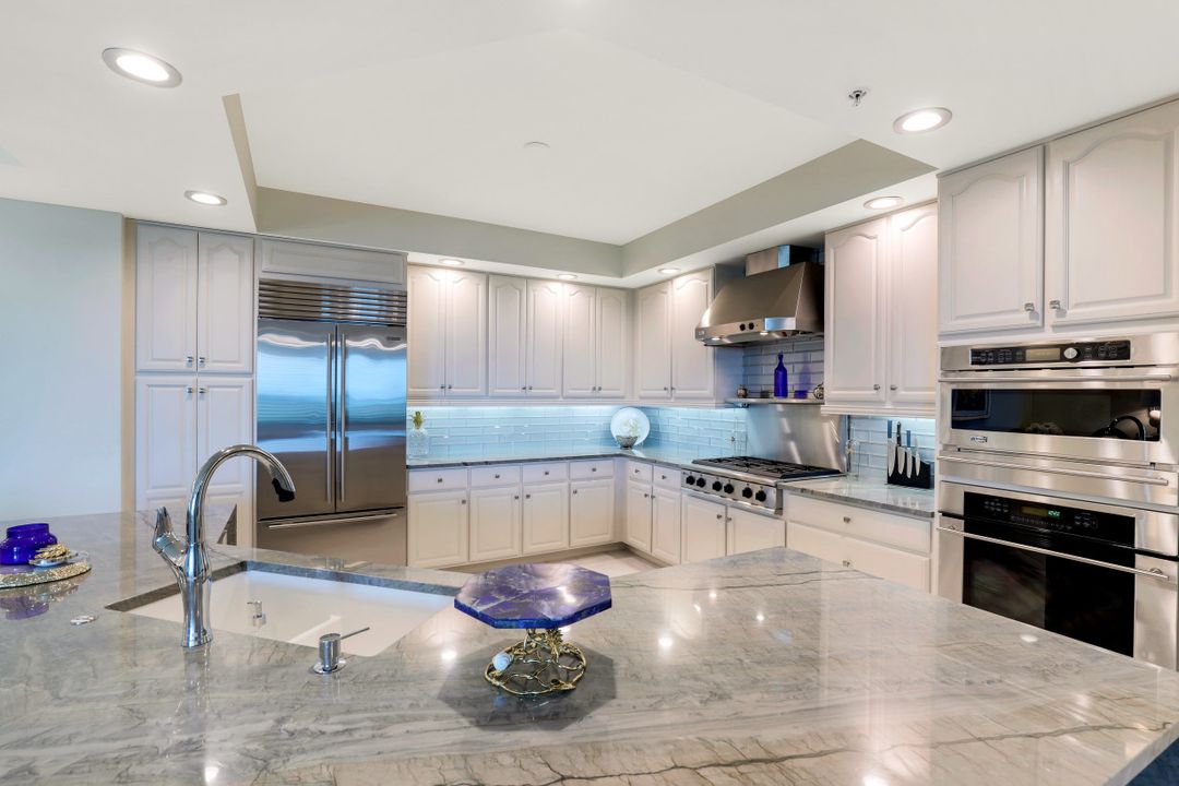 285 Grande Way #1204, Naples, FL 34110