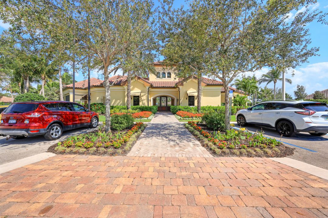 9129 Isla Bella Cir, Bonita Springs, FL 34135