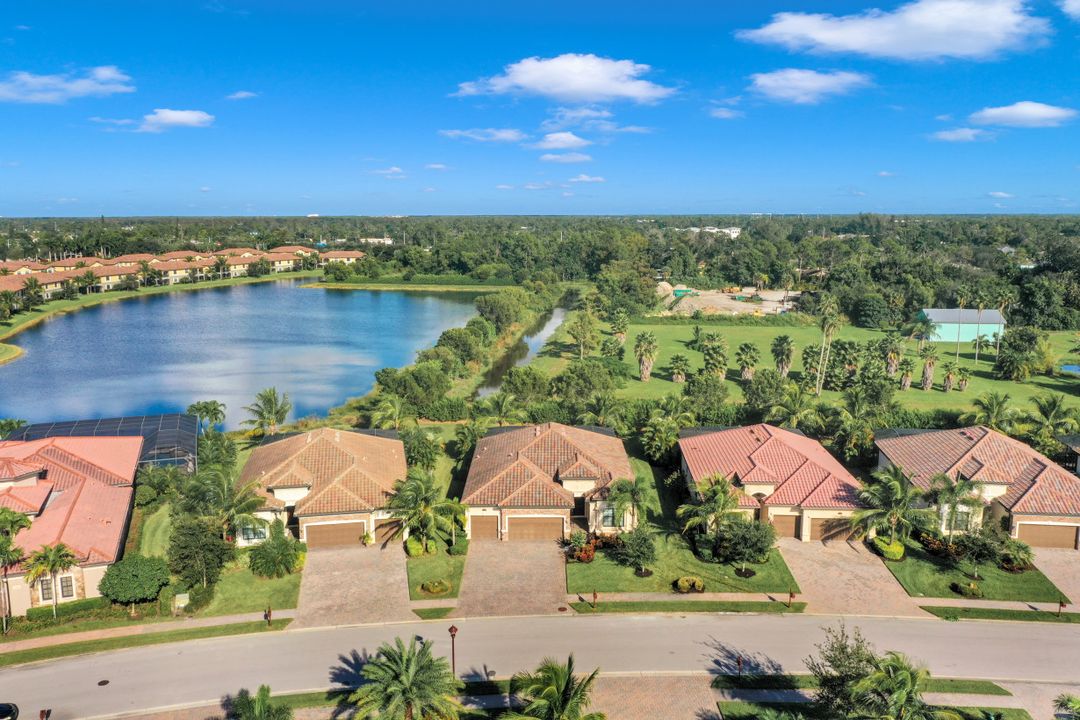 9336 Vercelli Ct, Naples, FL 34113