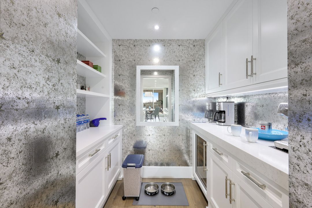 13915 Old Coast Rd #305, Naples, FL 34110