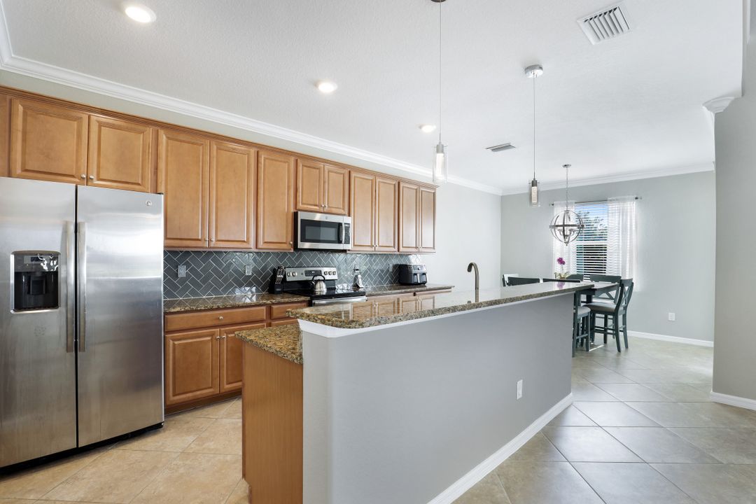 2262 Vermont Ln, Naples, FL 34120