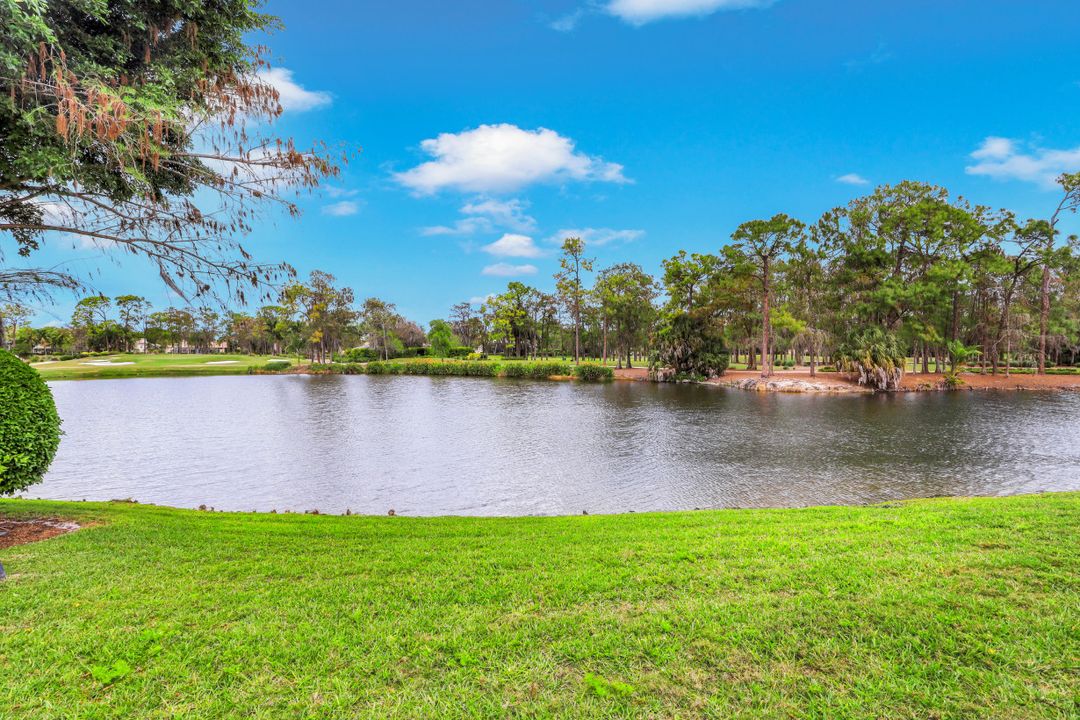 4501 Silver Fox Dr, Naples, FL 34119