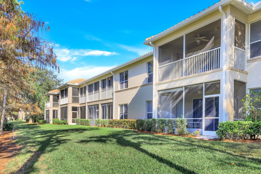8255 Danbury Blvd #202, Naples, FL 34120
