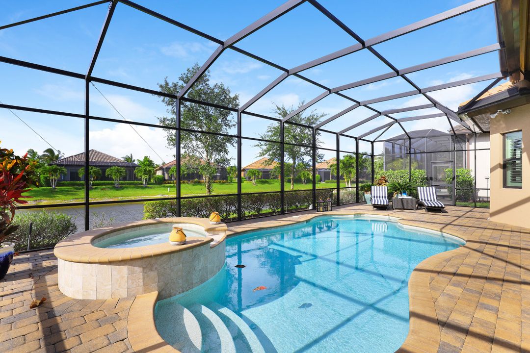 7446 Lantana Cir, Naples, FL 34119