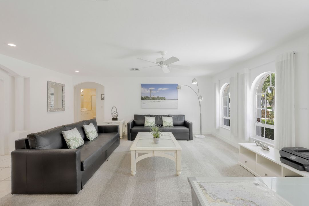 642 Coral Dr, Cape Coral, FL 33904