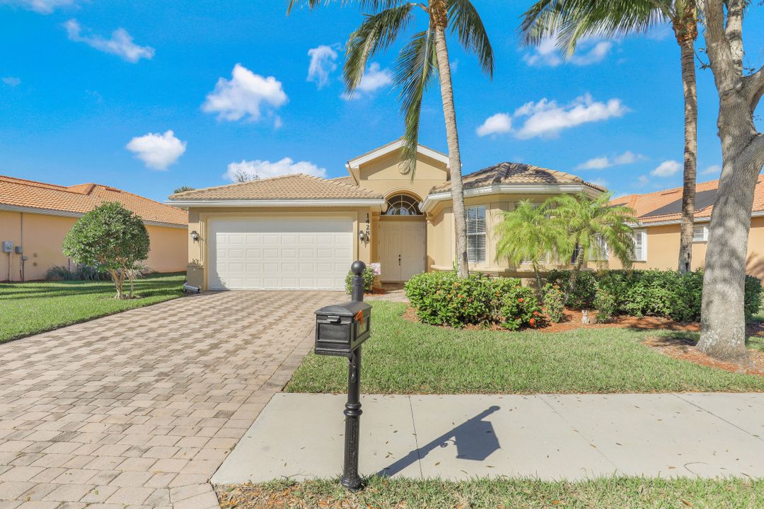 14281 Manchester Dr, Naples, FL 34114