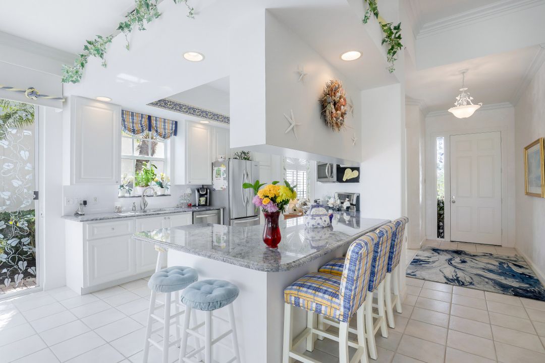 4000 Isla Ciudad Ct, Naples, FL 34109