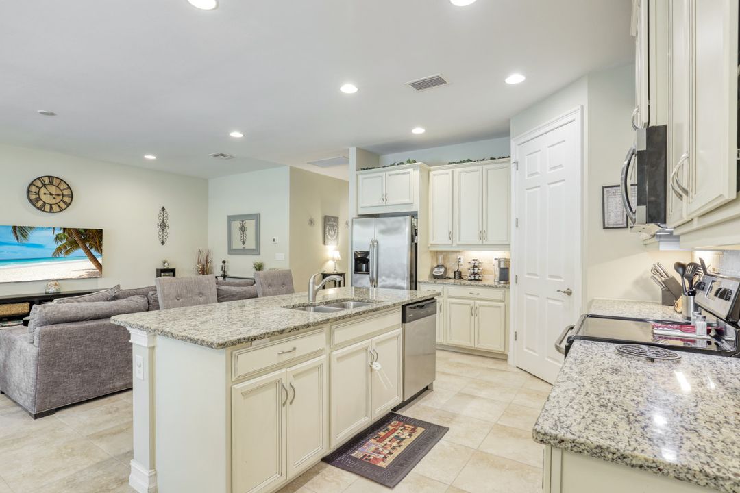 16432 Aberdeen Wy, Naples, FL 34110