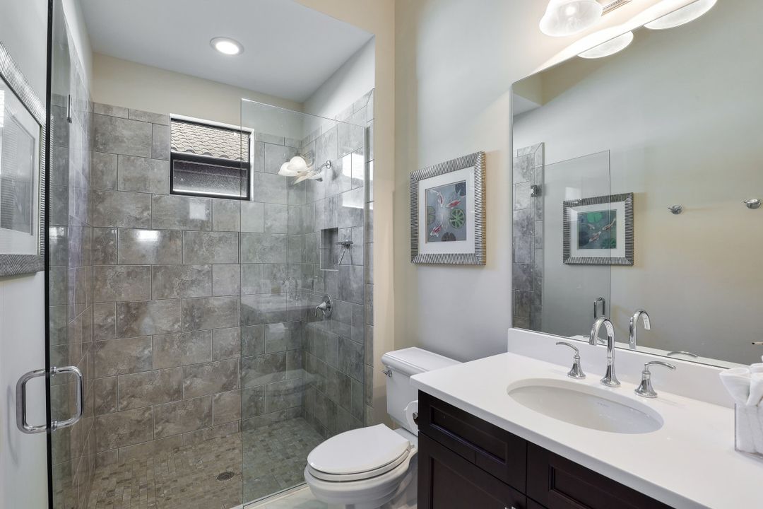 7247 Lantana Cir, Naples, FL 34119