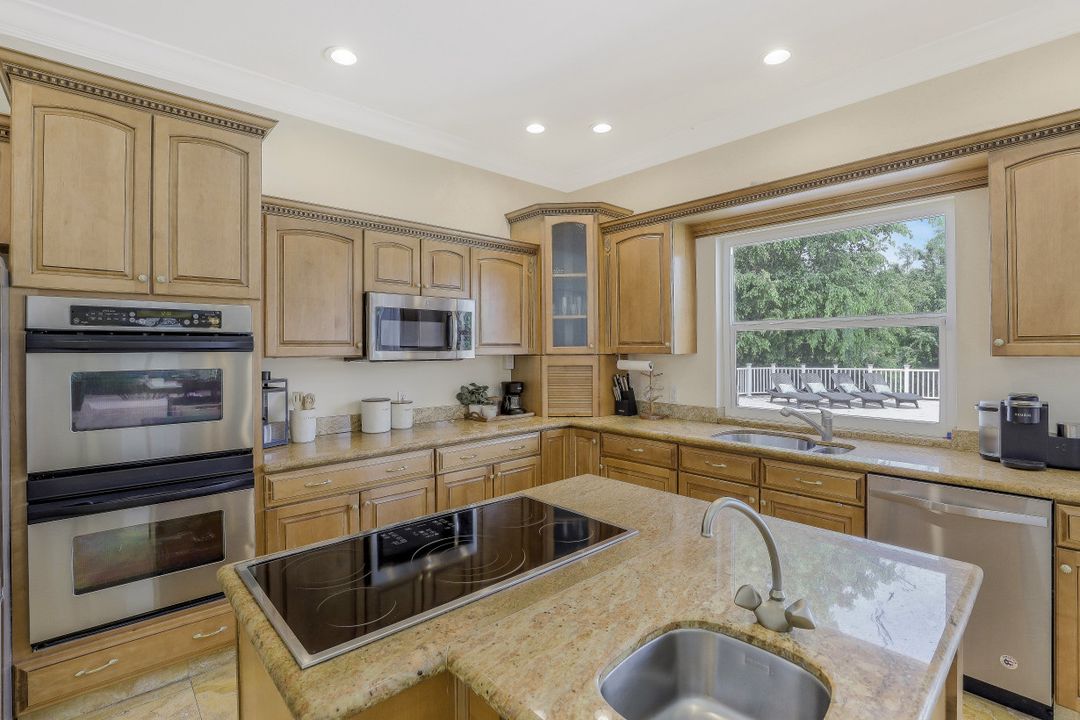 5645 Spanish Oaks Ln, Naples, FL 34119