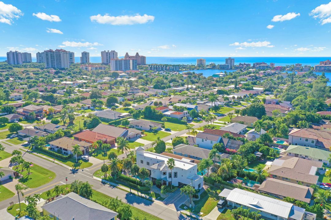 9625 6th St N, Naples, FL 34108