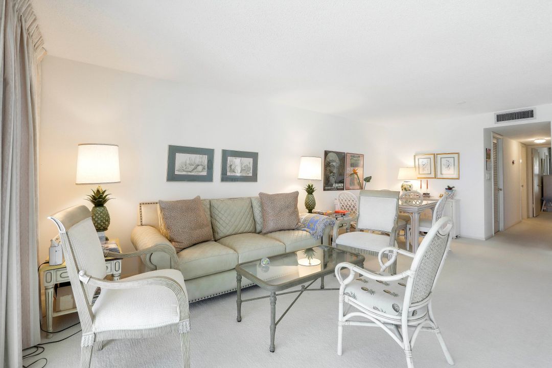 10573 Gulf Shore Dr #304, Naples, FL 34108