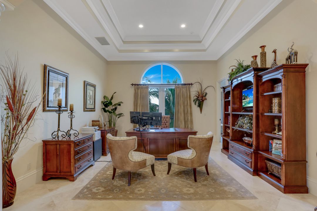 172 Seabreeze Ave, Naples, FL 34108