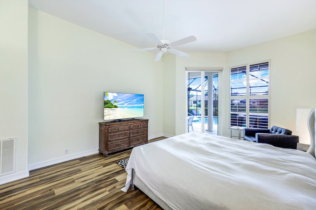 606 Shoreline Dr, Naples, FL 34119