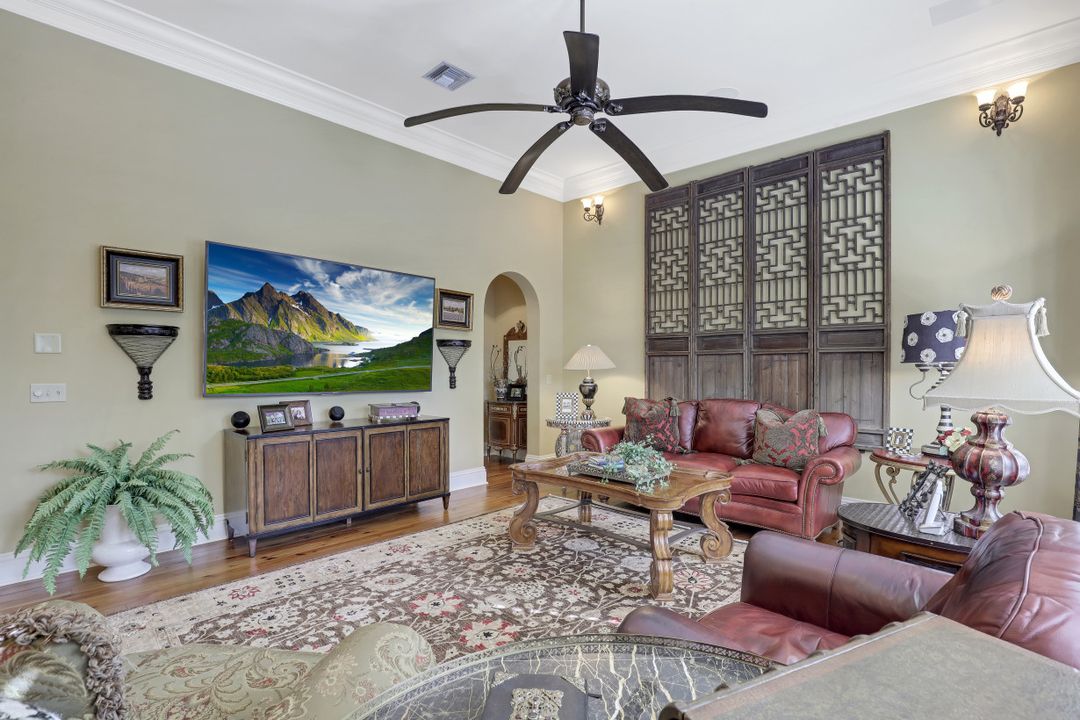 353 Chancery Cir, Naples, FL 34110