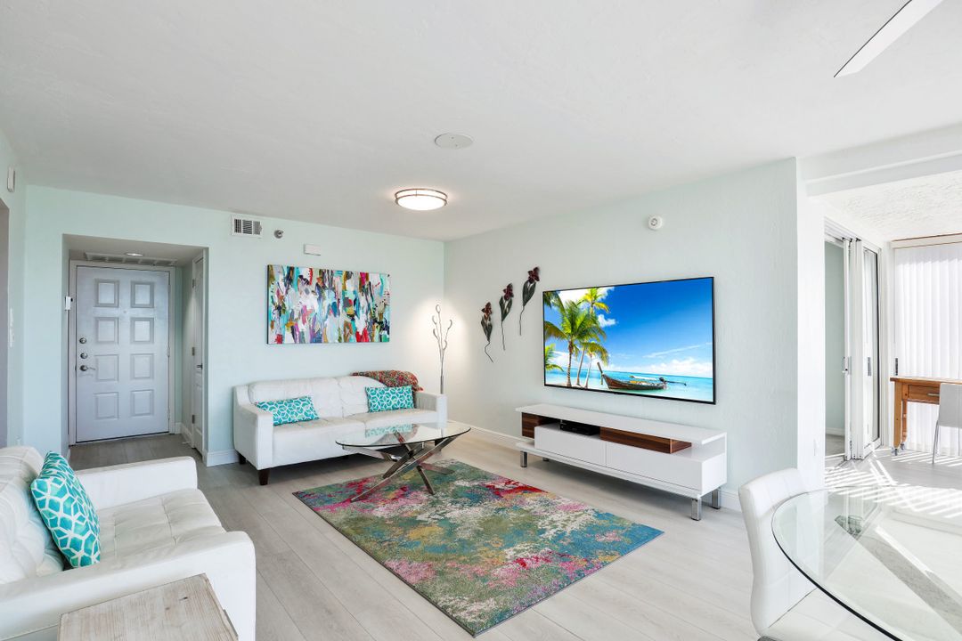 5501 Heron Point Dr #902, Naples, FL 34108