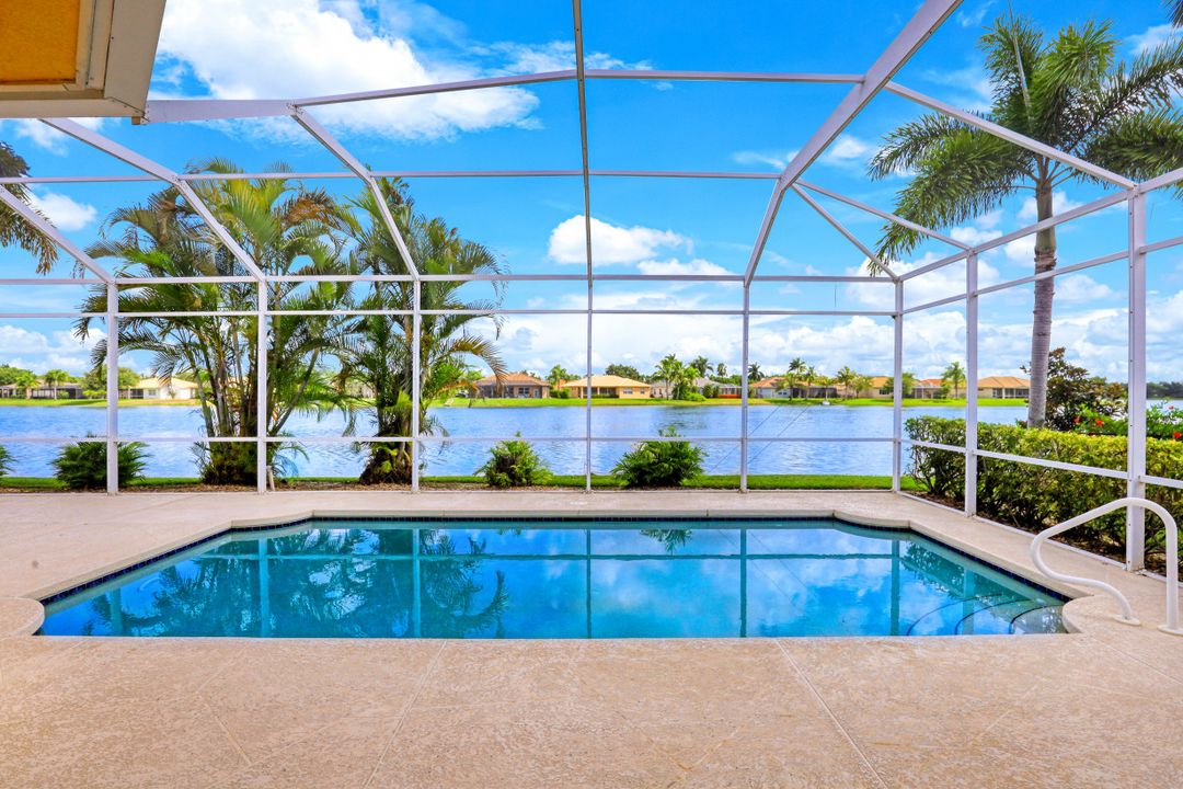 995 Chesapeake Bay Ct, Naples, FL 34120