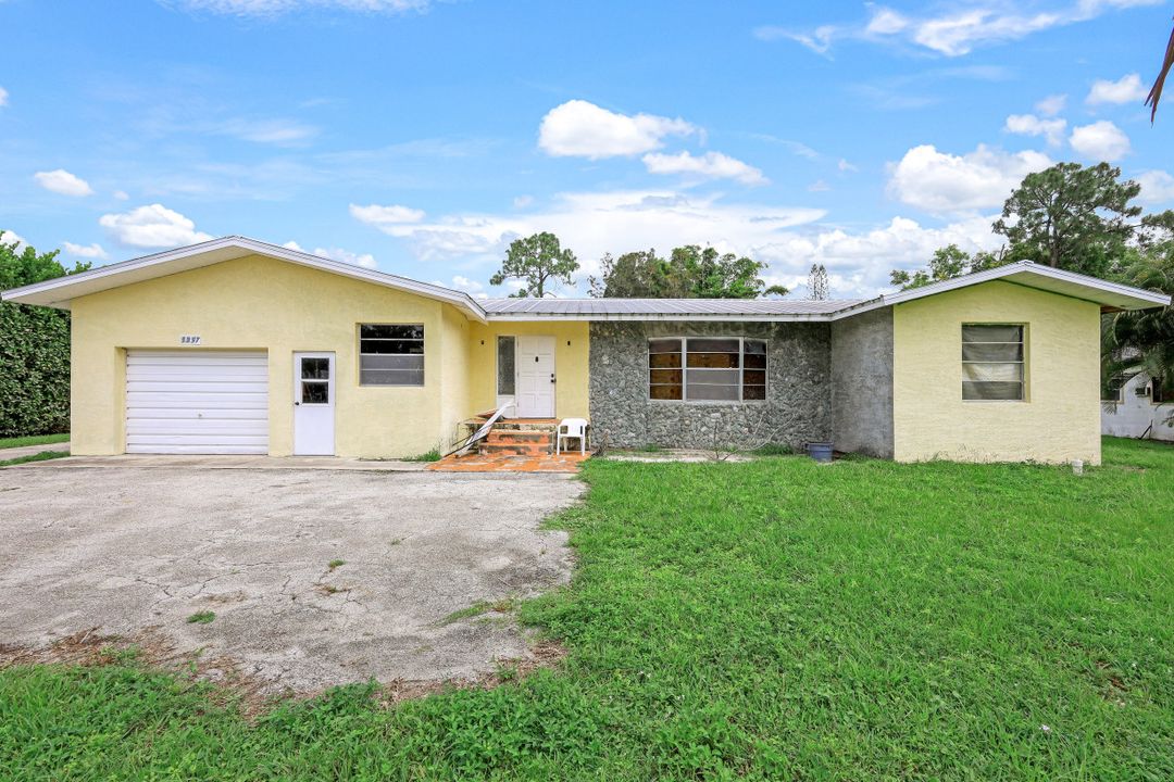 5257 Cypress Ln, Naples, FL 34113