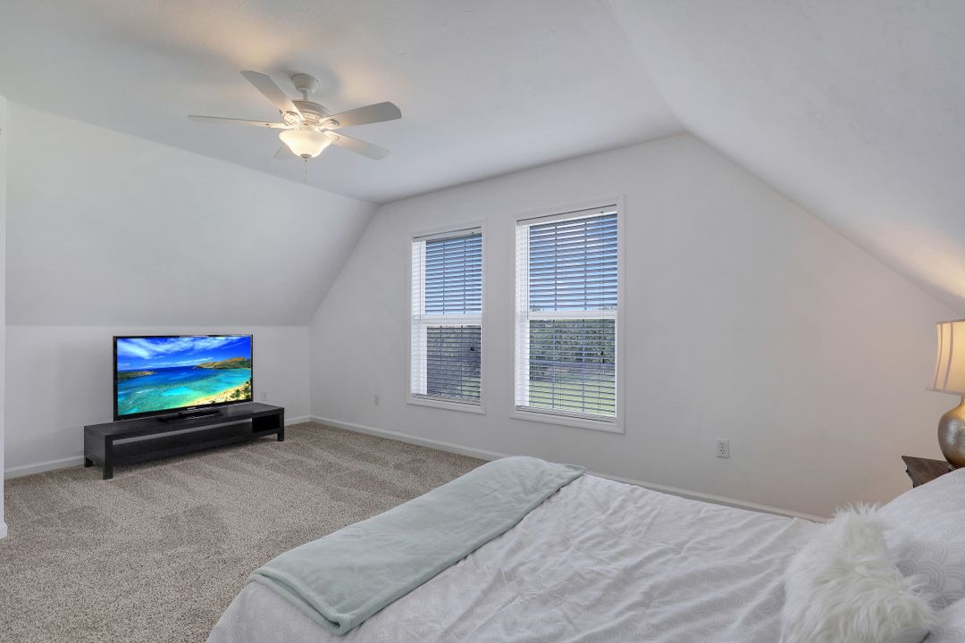 239 Leawood Cir, Naples, FL 34104