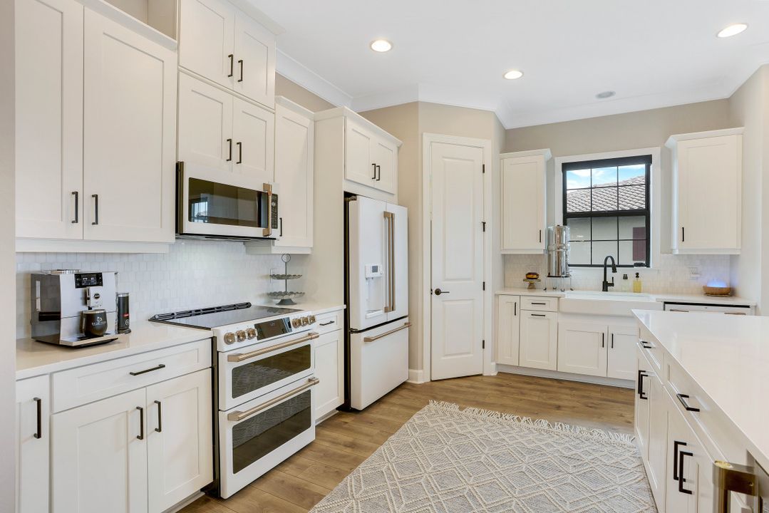 9636 Montelanico Loop #201, Naples, FL 34119