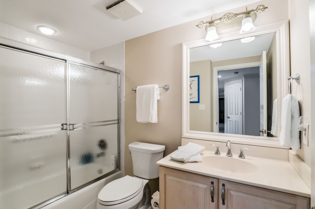 7515 Pelican Bay Blvd #4b, Naples, FL 34108