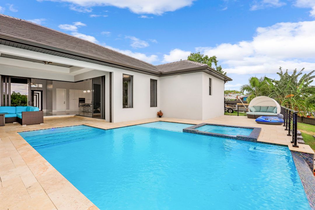 1903 Everest Pkwy, Cape Coral, FL 33904