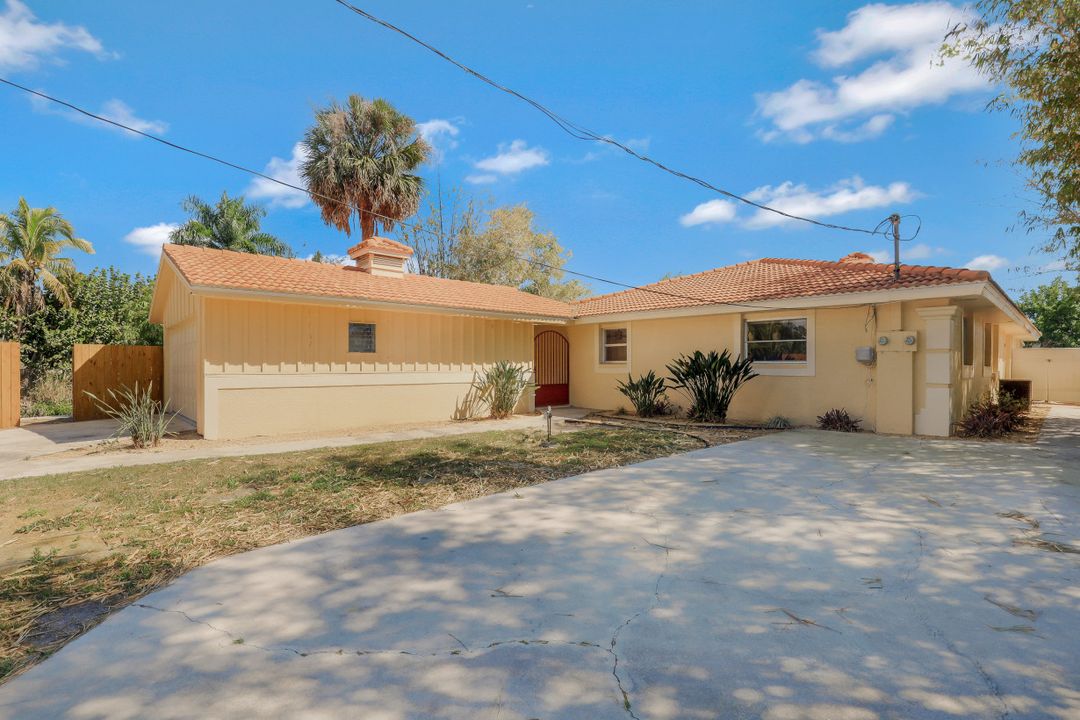 9820 Montana Ct, Bonita Springs, FL 34135