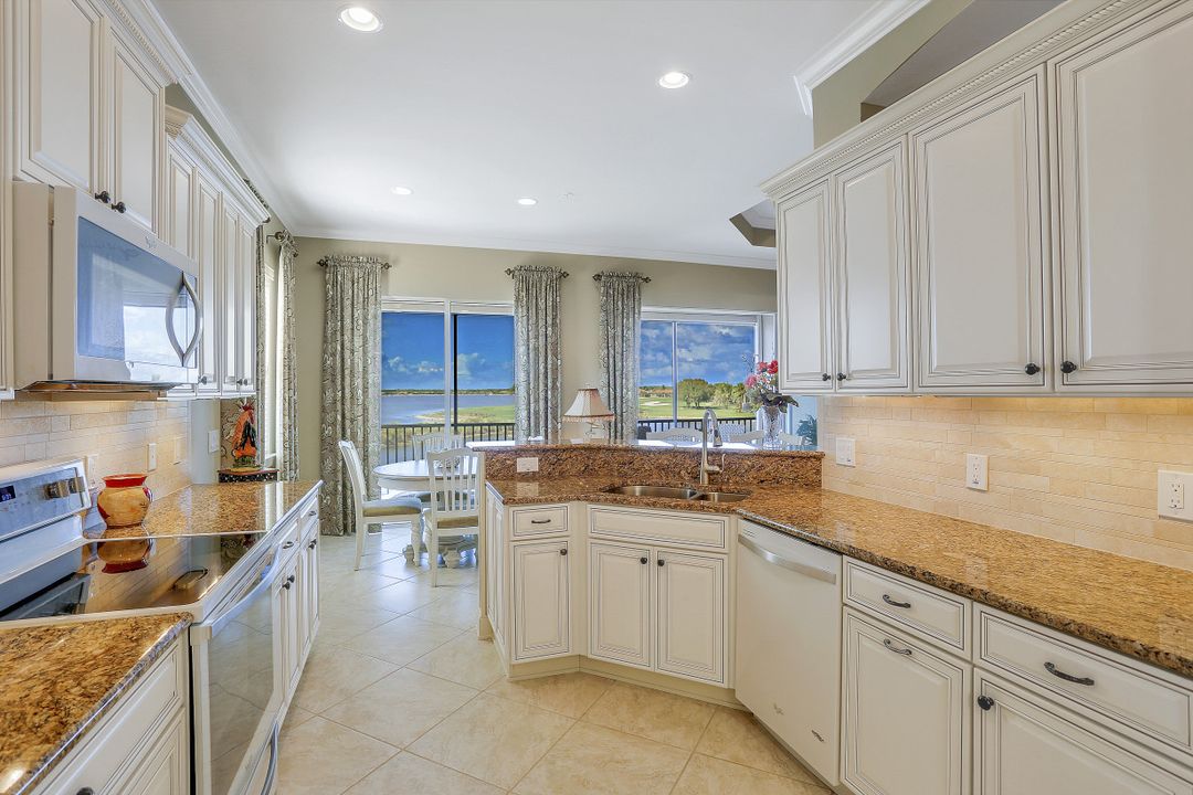 9060 Siesta Bay Dr #201, Naples, FL 34120