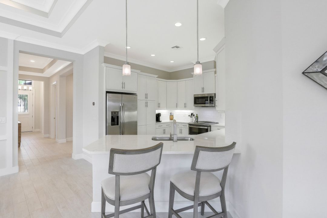 7075 Dominica Dr, Naples, FL 34113