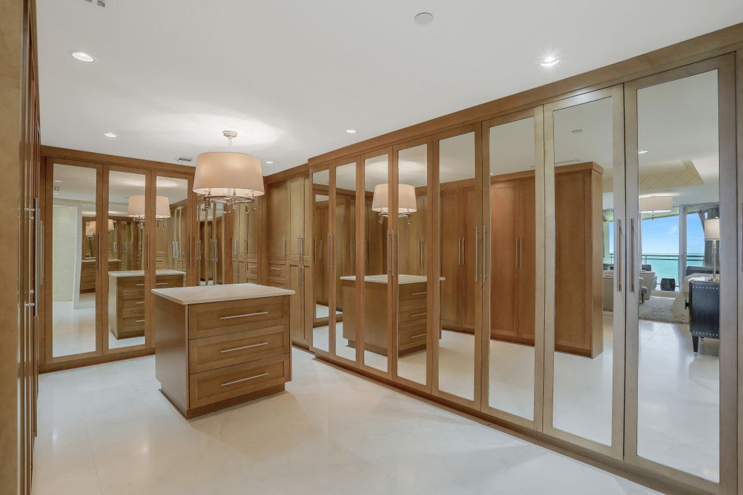 11125 Gulf Shore Dr #701, Naples, FL 34108