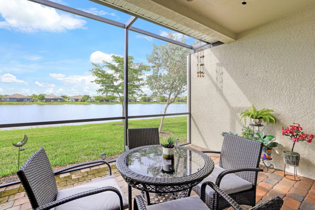 14708 Edgewater Cir, Naples, FL 34114