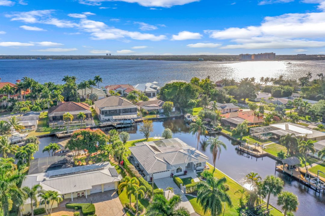 1144 Lincoln Ct, Cape Coral, FL 33904