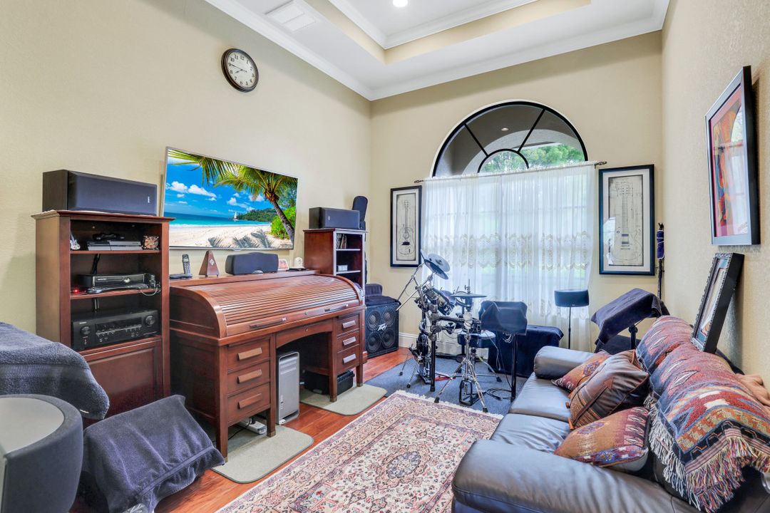 641 27th St SW, Naples, FL 34117