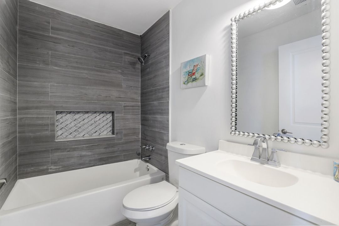 778 100th Ave N, Naples, FL 34108