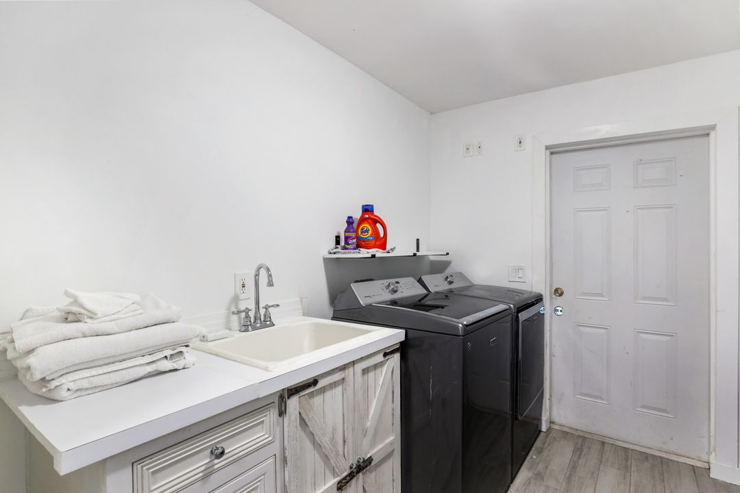 778 100th Ave N, Naples, FL 34108