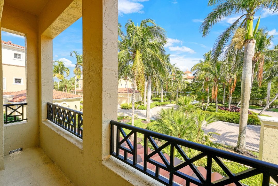 2613 Estrella Dr #18-2, Naples, FL 34109