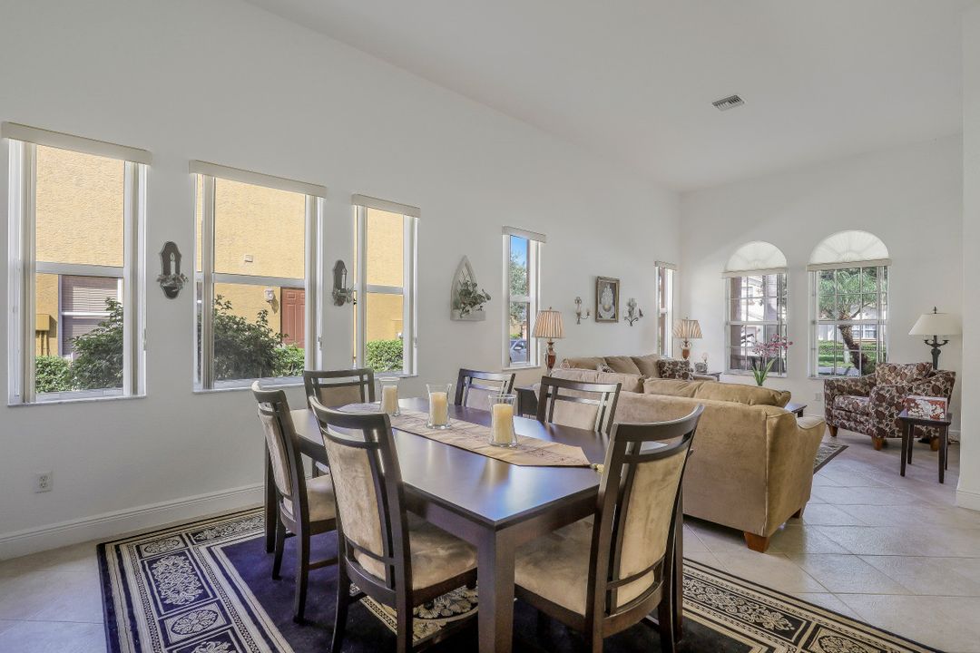 1985 Par Dr, Naples, FL 34120