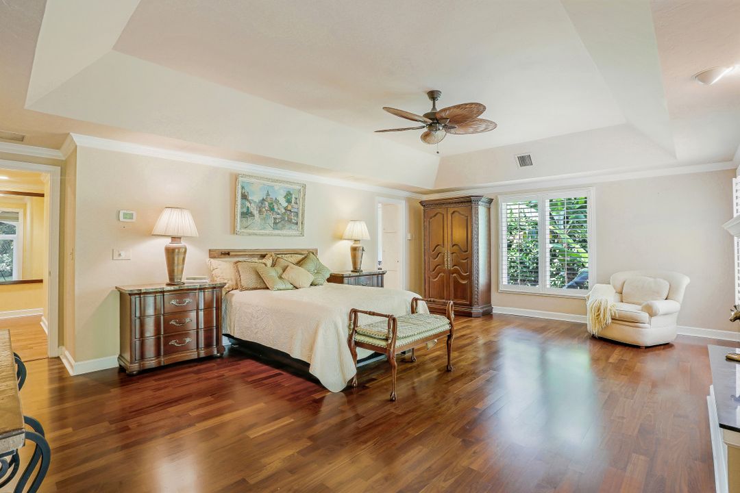 726 Bay Tree Ct, Naples, FL 34108