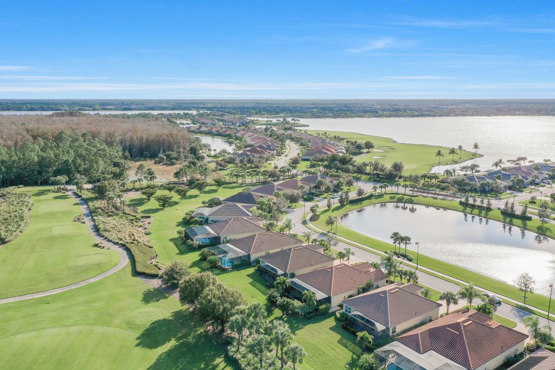 9090 Limestone Ln, Naples, FL 34120