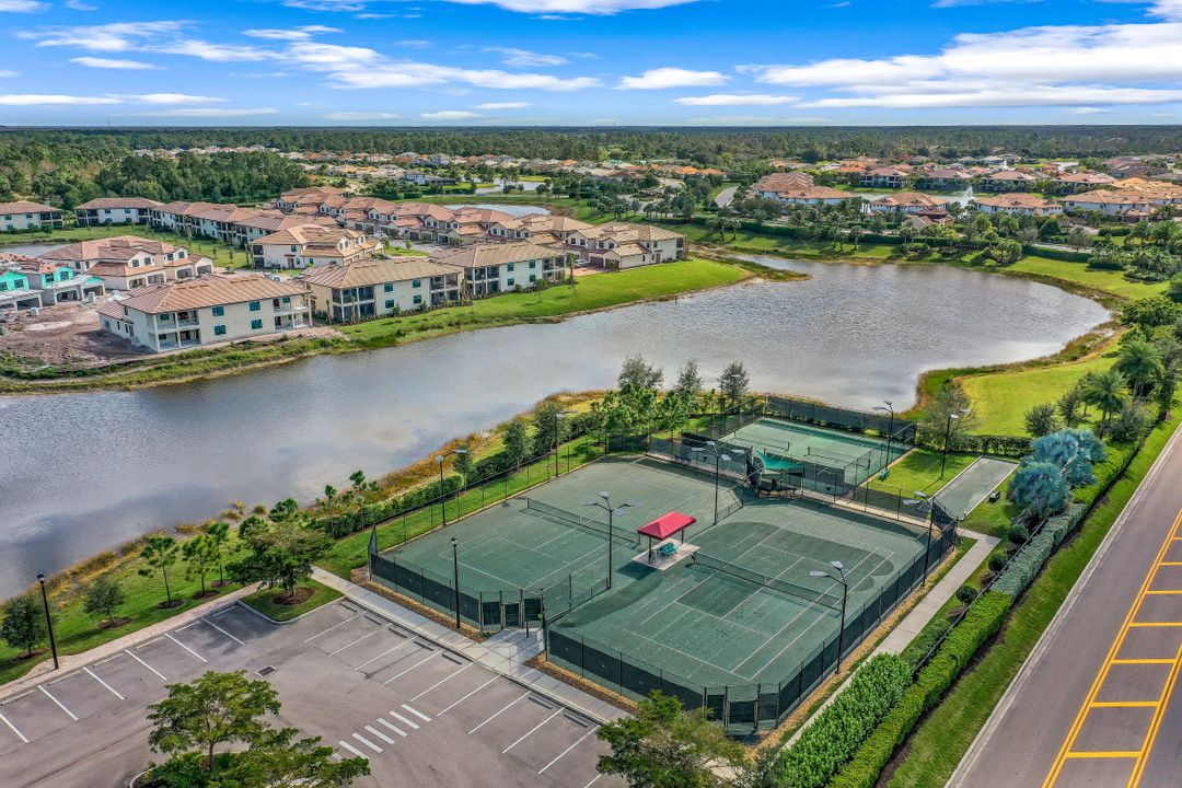 2067 Antigua Ln, Naples, FL 34120