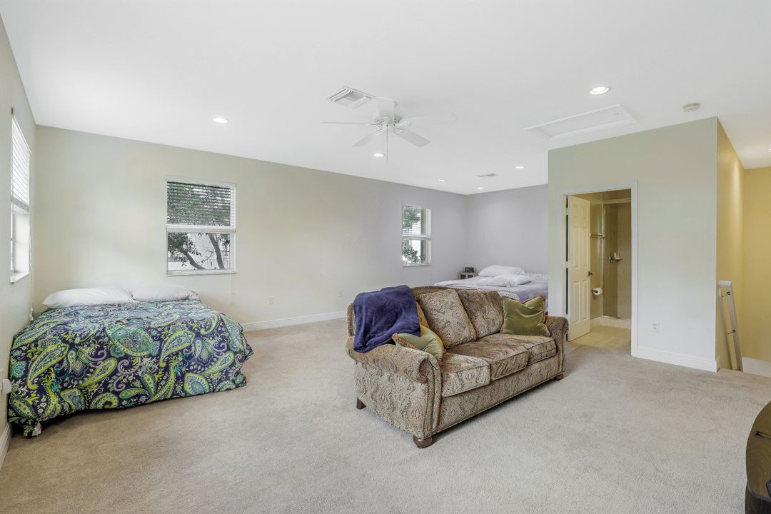 1717 Birdie Dr, Naples, FL 34120