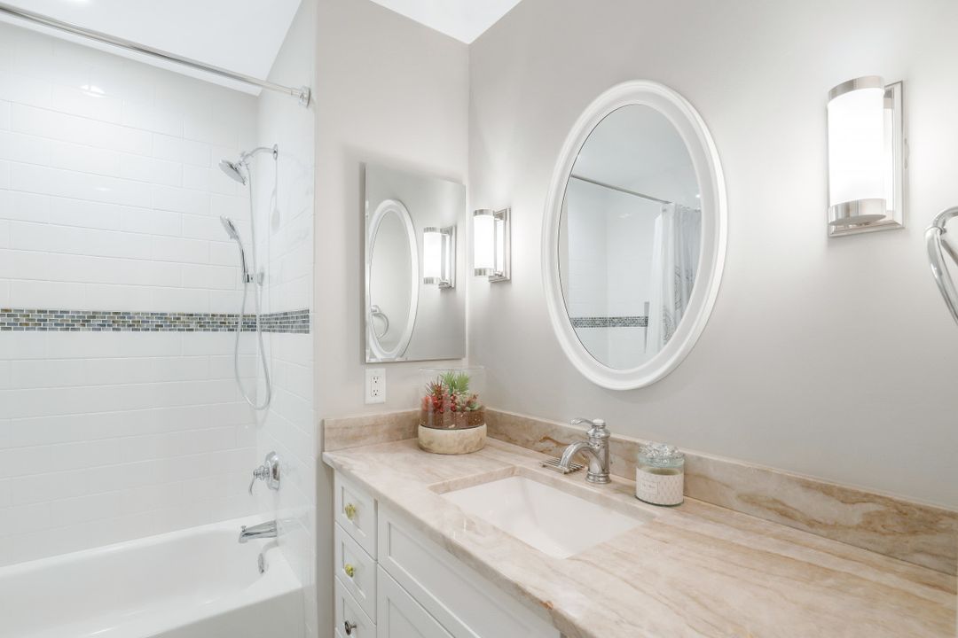 2201 Noble Ct, Naples, FL 34110