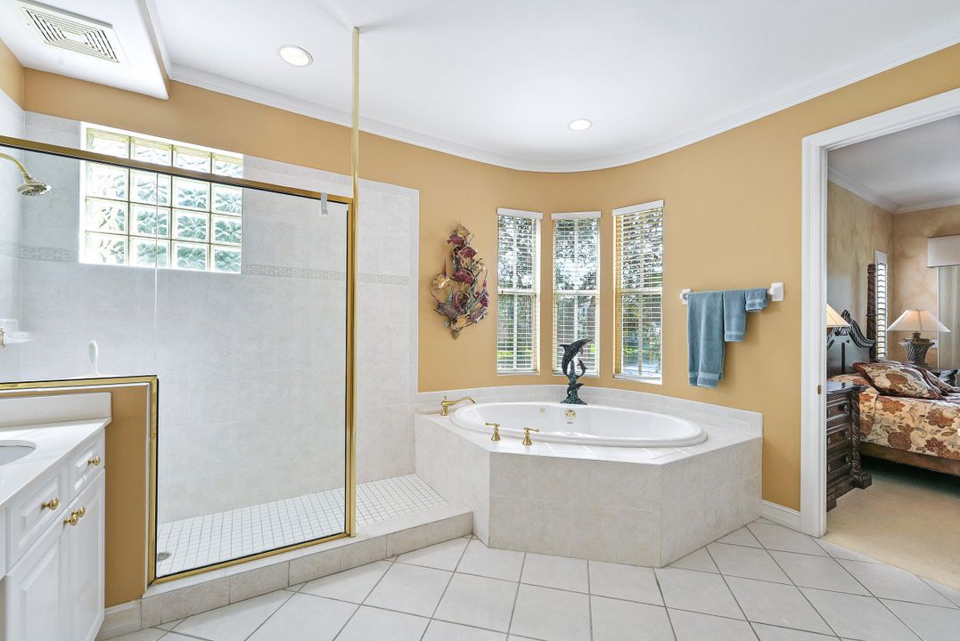 2613 Estrella Dr #18-2, Naples, FL 34109