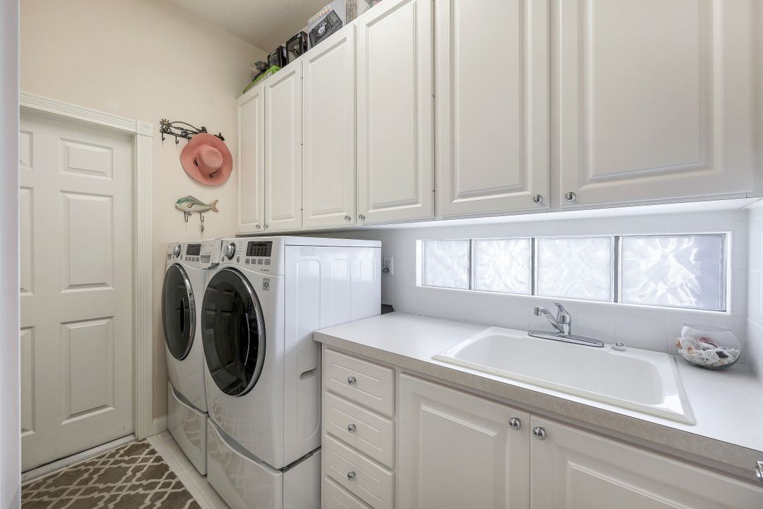 4334 Queen Elizabeth Way, Naples, FL 34119