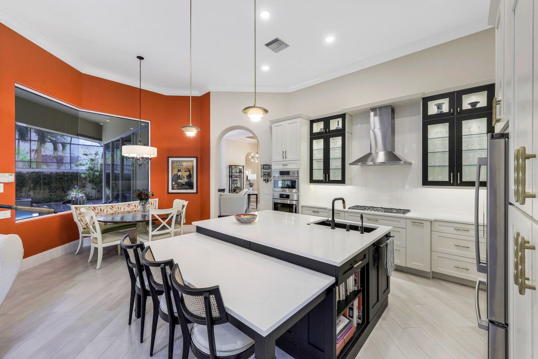 963 Barcarmil Way, Naples, FL 34110