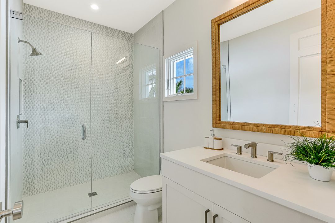 1040 2nd St S, Naples, FL 34102